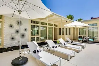 Calla Lily Inn Palm Springs Hotel