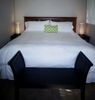 Calla Lily Inn Palm Springs Hotel